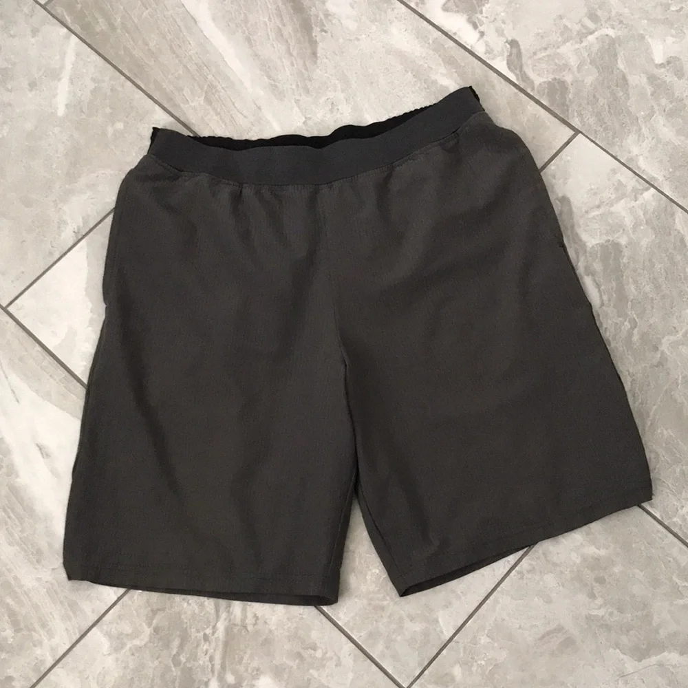 CHAMPION Men 9” Inseam Training lightweight Grey Shorts | M